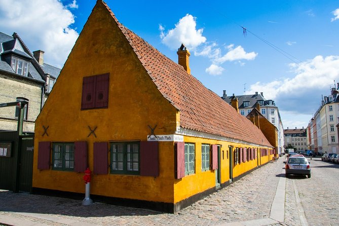 3h walking tour, small group max 10 people Copenhagen - Christiansborg Palace: politics you can actually see