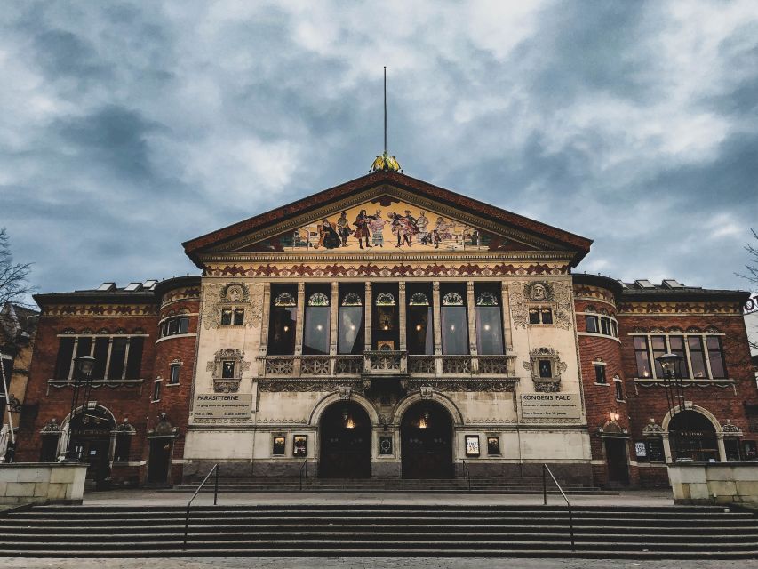 Aarhus: Express Walk with a Local in 60 minutes - From Latinerkvarteret to Aarhus Cathedral in 60 to 90 Minutes