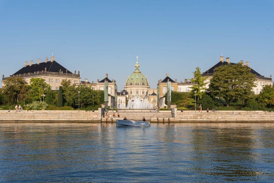 Copenhagen: 1, 2 or 3-Hour Boat Rental (No License Required) - Space for Friends, Family, and a Shared Picnic Table