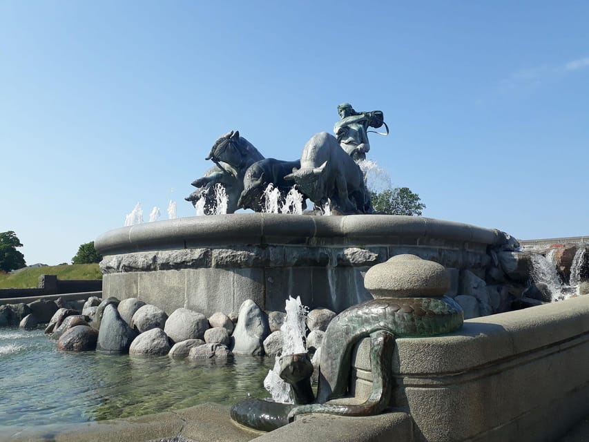 Copenhagen: 2,5-Hour 'Must See' Bike Tour with a Local Guide - Stop by Stop: City Hall, Christiansborg, and the Royal Core