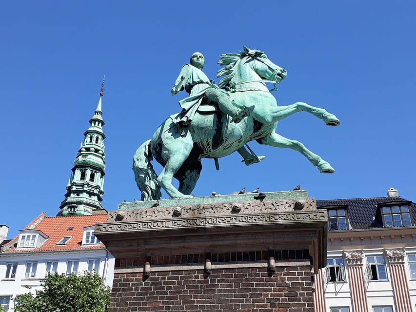 Copenhagen: 2,5-Hour 'Must See' Bike Tour with a Local Guide - Nyhavn, Little Mermaid, and Nyboder for Real Copenhagen Scenes