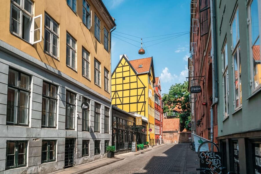 Copenhagen: 2-hour Old Town Private Walking Tour - Gråbrødretorv and the color around an old hangout