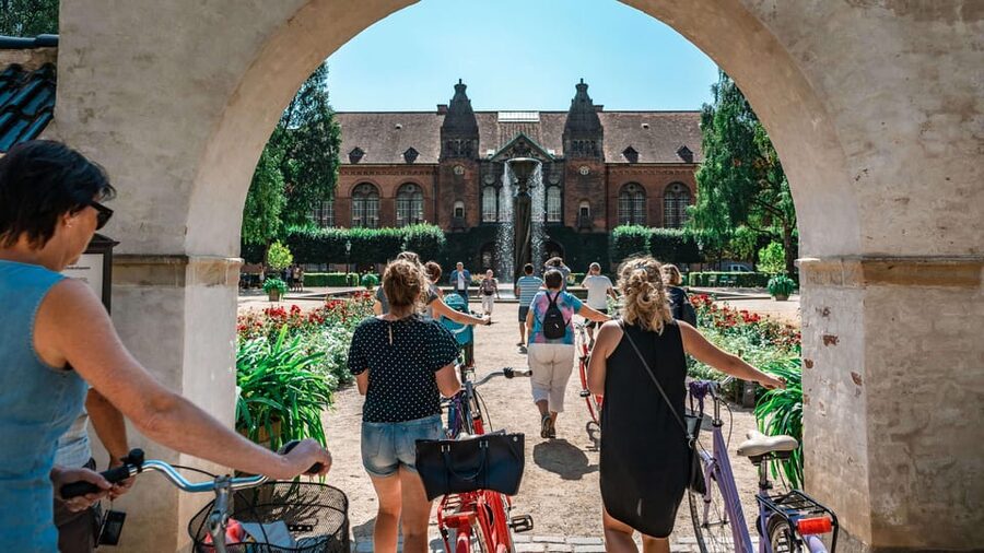 Copenhagen: 3-hour Private Guided Bike Tour - The core ride: Rosenborg Castle, Nyboder, and Kastellet in one flowing block