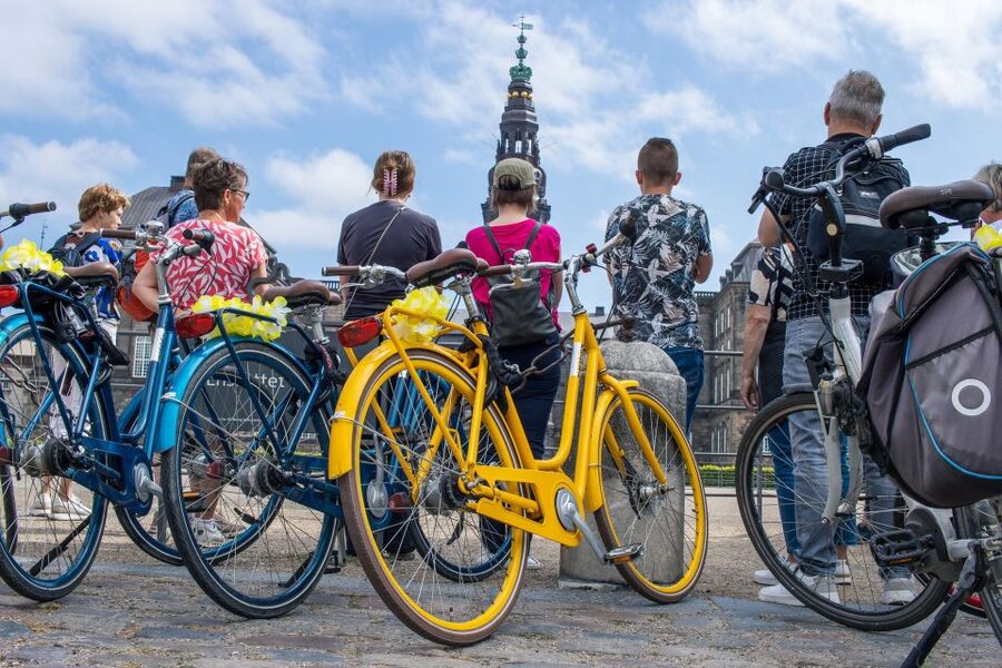 Copenhagen: 3 Hours Private Bike Tour with a local Guide - Rådhuspladsen to Christiansborg Palace, city center first