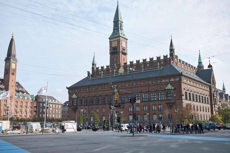 Copenhagen: Canal Boat Cruise & Old Town/Nyhavn Walking Tour - Nyhavn First, Then the Boat: How You Transition from Street Views to Canal Views