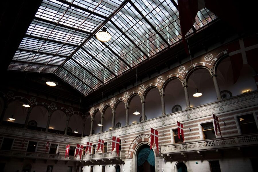 Copenhagen: Canal Boat Cruise & Old Town/Nyhavn Walking Tour - Optional 4-Hour Version: Rosenborg King’s Garden and Frederik’s Church (Marble Church)
