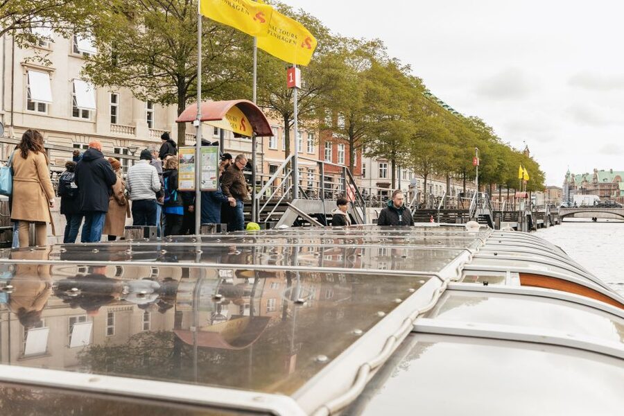 Copenhagen: Canal Cruise with Guide - Slotsholmen and the waterfront workflow of Copenhagen
