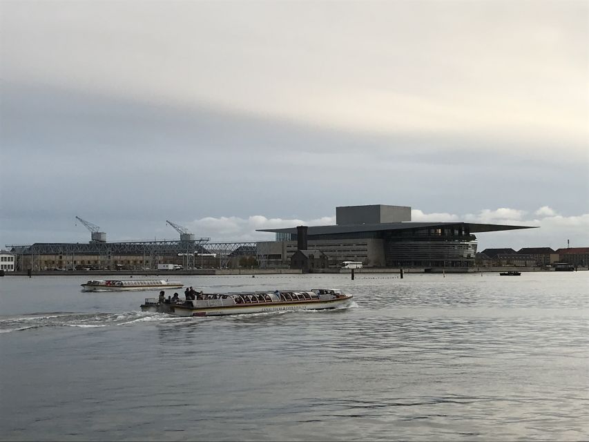 Copenhagen: Classic Canal Tour & The Harbour - Getting on board at Ved Stranden 26, with Stromma Danmark