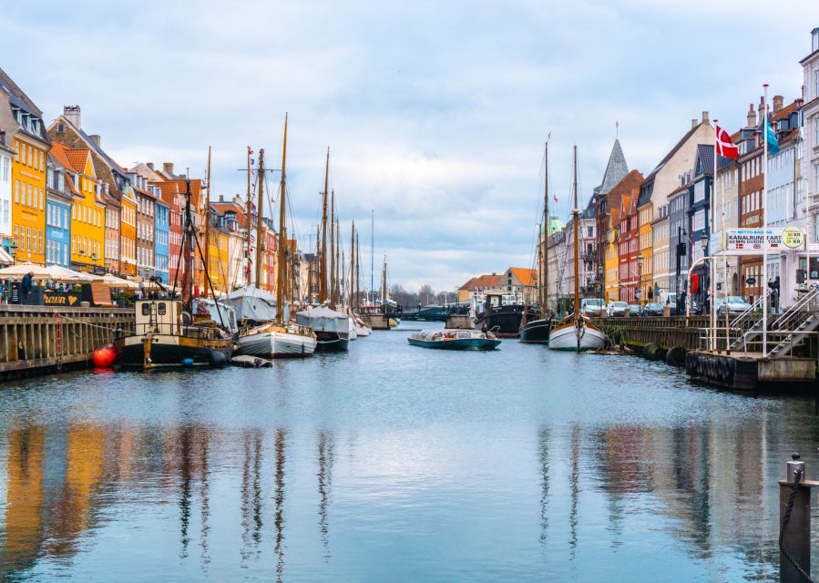 Copenhagen: Express Walk with a Local in 60 minutes - Børsen: a landmark stop that keeps you moving