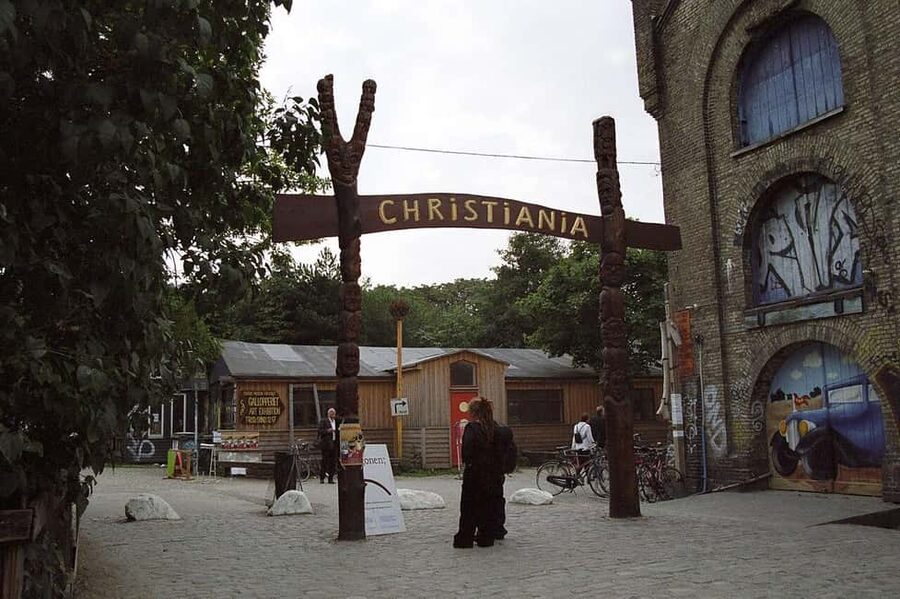 Copenhagen: Guided Bike Tour in French - The French guide’s storytelling: what you get beyond sightseeing