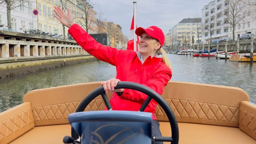 Copenhagen: Guided Canal Tour by Electric Boat - Where You Board at Ved Stranden, Near Christiansborg Palace