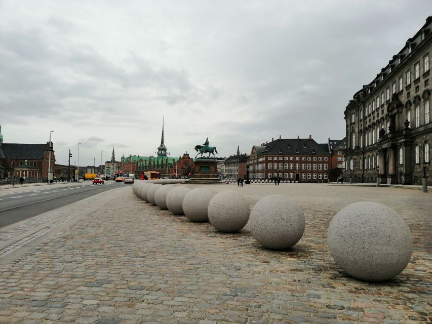 Copenhagen: Guided Walking Tour - Rosenborg Castle area and royal Copenhagen in walking scale