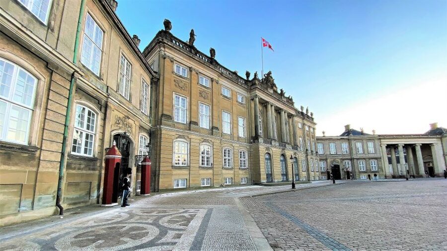Copenhagen: Guided Walking Tour in French - Church of Holmen and King’s New Square: Everyday Denmark in Real Settings