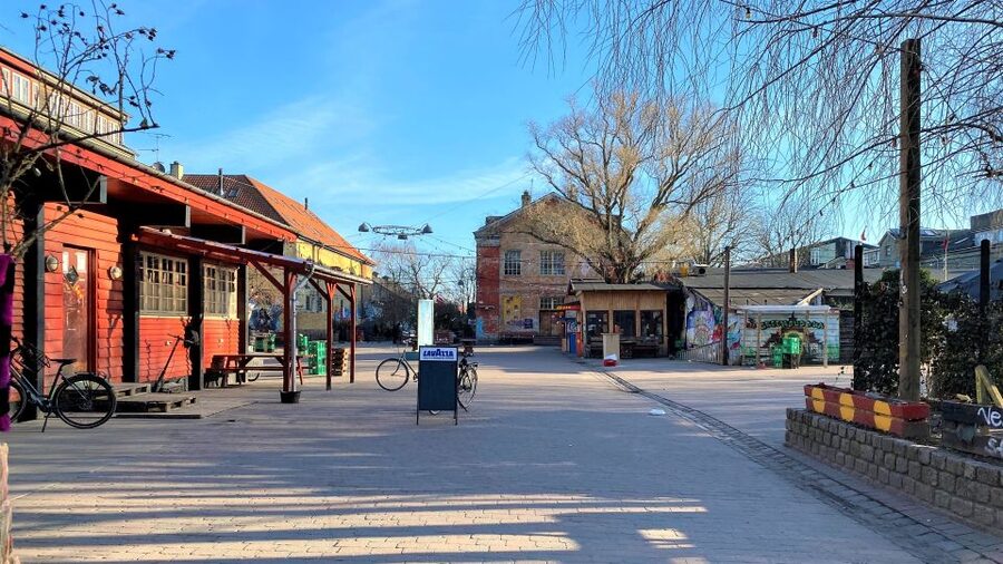 Copenhagen: Guided Walking Tour in French - Finishing at Iver Huitfeldt Memorial: Closing the Loop