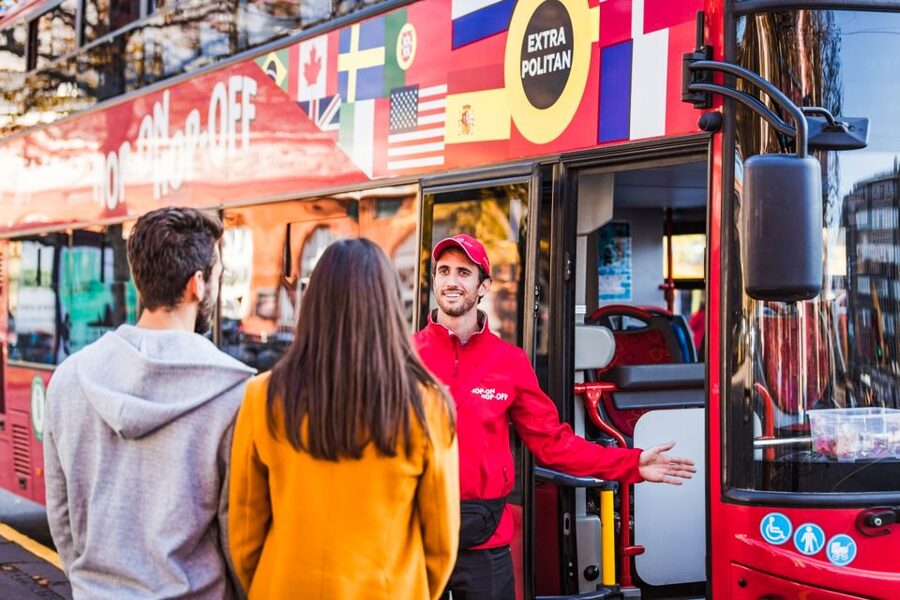 Copenhagen: Hop-On Hop-Off Bus Tour with Boat Tour Option - Getting on the right bus: stop signs, company colors, and stop numbers