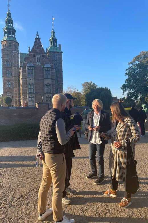 Copenhagen: King's Garden Outdoor Escape Room Game - How the smartphone escape room works as you move through the garden