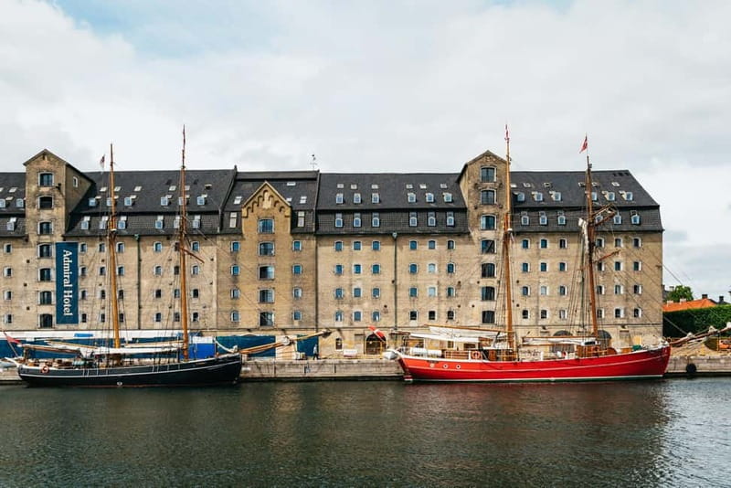 Copenhagen: Old Canals and Hidden Gems Social Boat Tour - Drinks, weather, and what to pack for a smooth afternoon