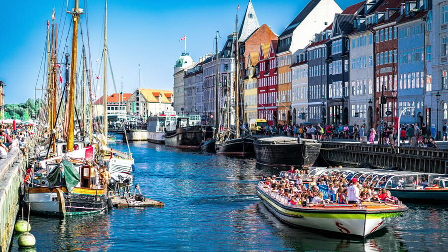 Copenhagen: Private Walking Tour - Where the tour starts at Højbro Plads and how timing feels