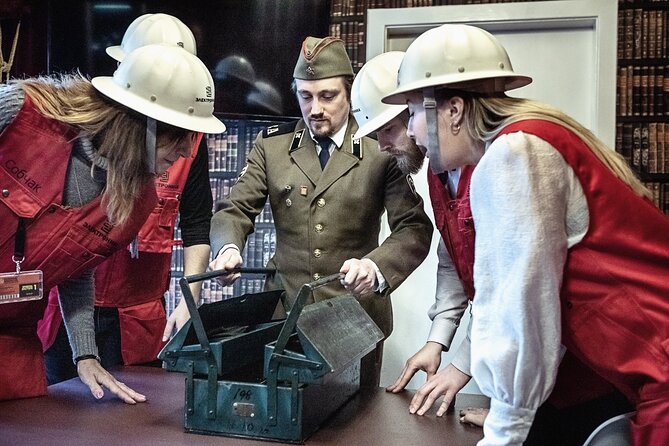 Downfall Spy Mission (Premium Private Escape Room) - Puzzles for your hands and your brains, not just code locks