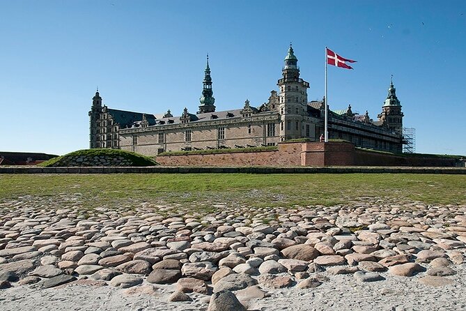 E Biking Adventure to Kronborg Castle - Humlebæk Station to the Danish Coastline: how the ride starts