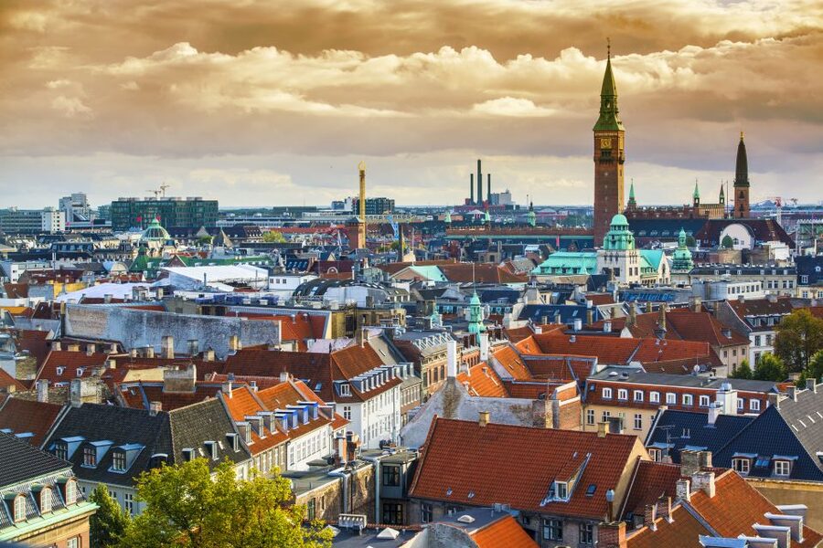 From Copenhagen: 4-hour Private Hamlet Castle Tour - The royal chambers and tapestries, where power feels physical