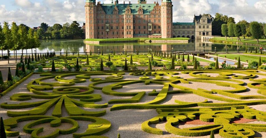 From Copenhagen: Private Frederiksborg Castle Tour - Inside Frederiksborg Palace, 105 minutes that actually teach you how to look
