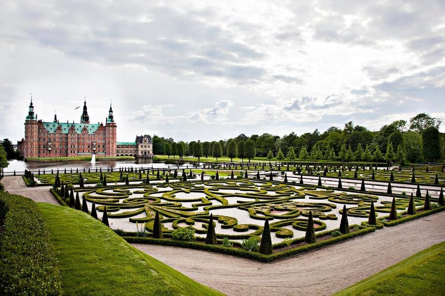 Hillerød: Frederiksborg Castle Entry Ticket - How to use the audio app so you get more than labels