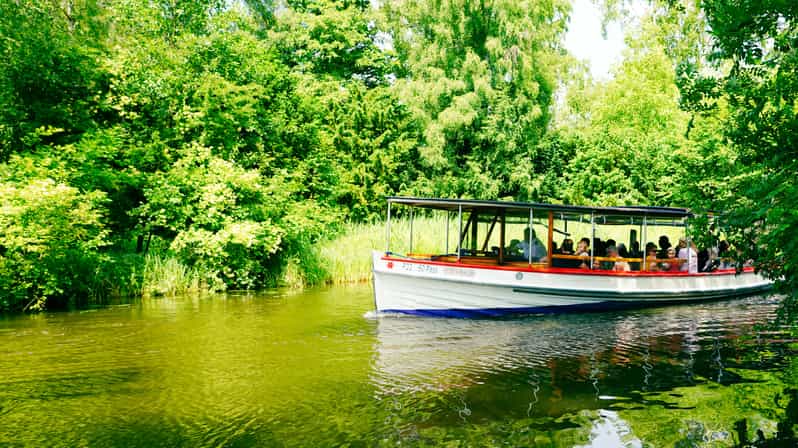 Lyngby & Bagsværd Lake: Baadfarten Boat Ride - Bagsværdvej and Aldershvile: green breaks between sights