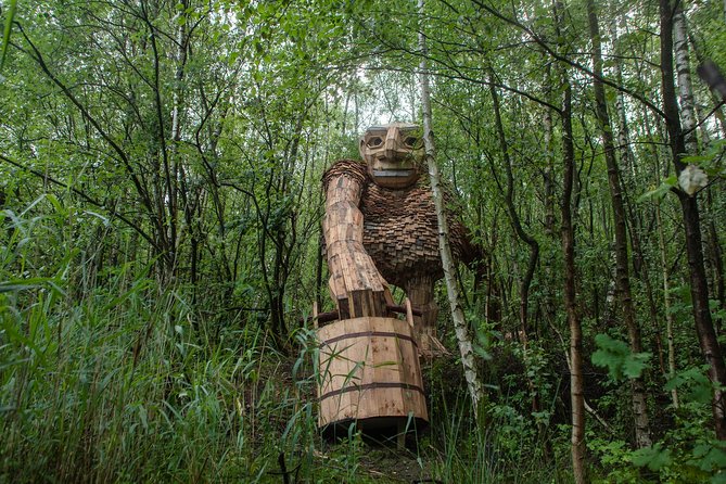 The Forgotten Giants Private Tour - Albertslund’s Thomas On The Mountain, a hill seat with big views