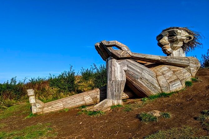 The Six Forgotten Giants Trolls Hunt with Minibus - Hill Top Trine in Hvidovre: Hands, Viewpoints, and the “Crawl In” Moment