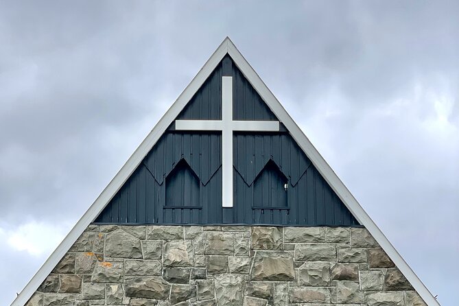 Understanding Klaksvík: A Self-guided city tour in KlaksvÍk - Stop 3, Húkurin: the giant fishing hook story